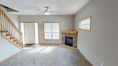 2204 NW Ashton Ln in Ankeny, IA - Building Photo - Building Photo