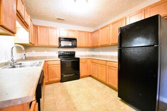 420 Sheila St in Hope Mills, NC - Building Photo - Building Photo