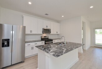 7831 Sanremo Dr in Richmond, TX - Building Photo - Building Photo