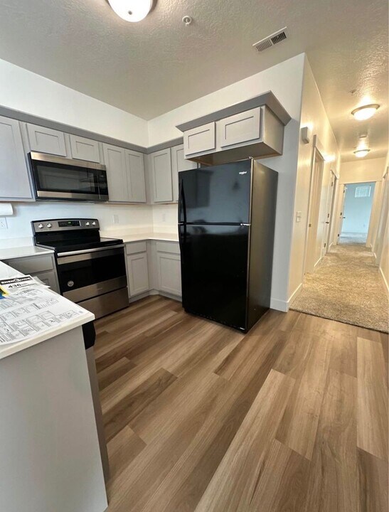 1772 W Eaglewood Dr in Saratoga Springs, UT - Building Photo