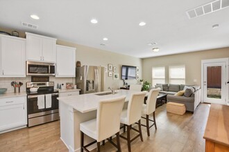 13501 Metric Blvd in Austin, TX - Building Photo - Building Photo