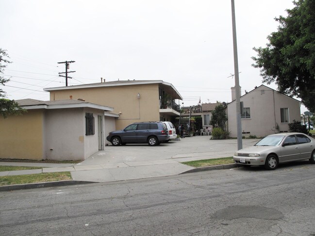 6001 Harding Ave in South Gate, CA - Foto de edificio - Building Photo