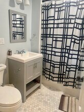 2 Chester St, Unit 1 in Malden, MA - Foto de edificio - Building Photo