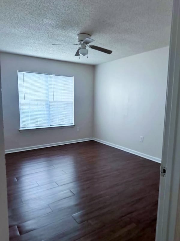 330 Commonwealth Cir in Conway, SC - Foto de edificio - Building Photo