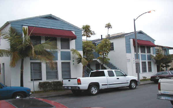 160-162 Quincy Ave in Long Beach, CA - Building Photo