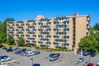 Coronado Springs in Seattle, WA - Building Photo - Building Photo