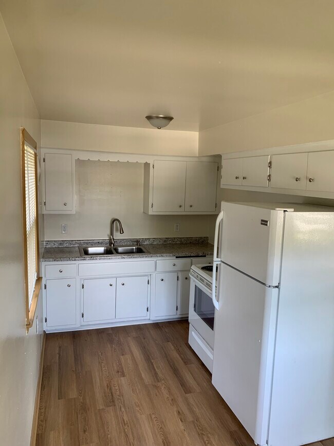 2057 W Layton Ave in Milwaukee, WI - Building Photo - Building Photo