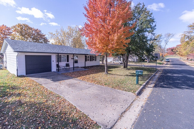 210 W El Cortez Dr in Columbia, MO - Building Photo - Building Photo