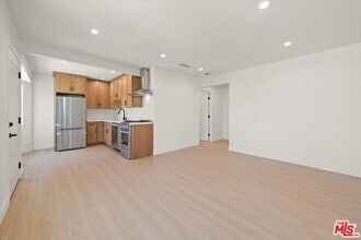702 Washington Blvd in Los Angeles, CA - Building Photo - Building Photo