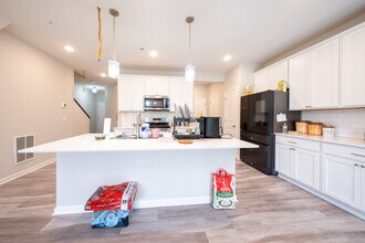 4872 Avery Ct in Eagan, MN - Building Photo - Building Photo