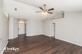 826 Tedder Rd SE in Palm Bay, FL - Foto de edificio - Building Photo