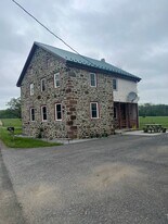 919 Round Hill Rd in East Berlin, PA - Building Photo