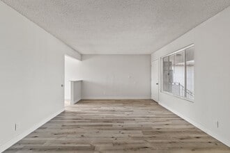 1050 Gaviota Ave in Long Beach, CA - Building Photo - Building Photo