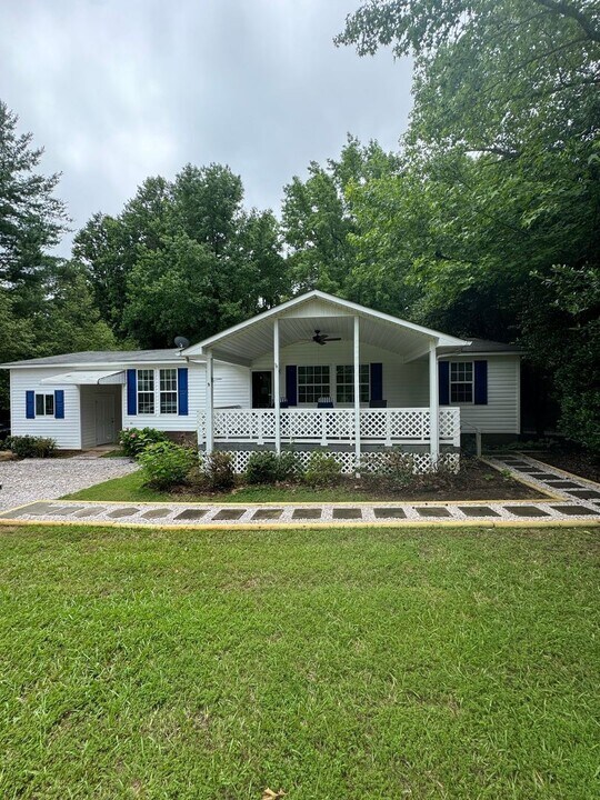 2961 Kingsburry Rd in Clover, SC - Building Photo