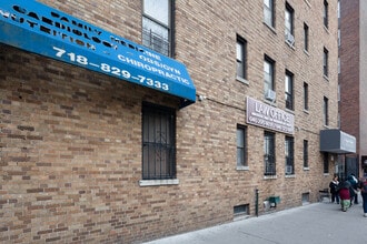 1922 McGraw Ave in Bronx, NY - Foto de edificio - Building Photo