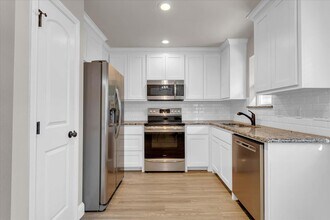 230 E Johnson St in Denison, TX - Building Photo - Building Photo