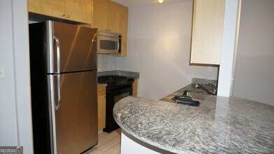 3338 Peachtree St NE-Unit -1804 in Atlanta, GA - Building Photo - Building Photo