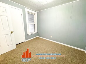 23 Brook St, Unit 3 in Barre, VT - Foto de edificio - Building Photo