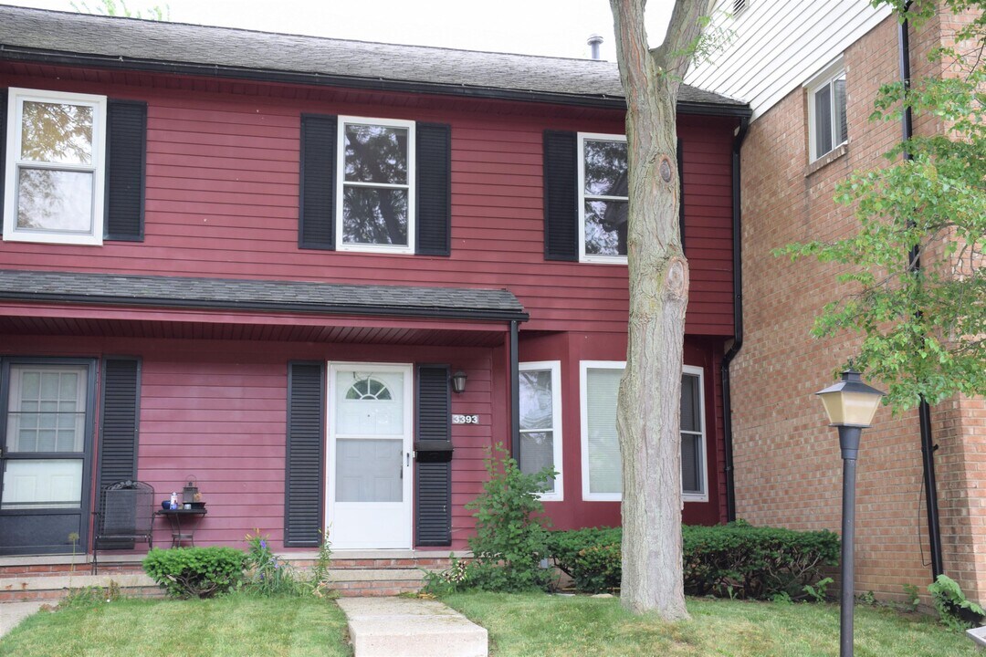 3393 Burbank Dr in Ann Arbor, MI - Building Photo
