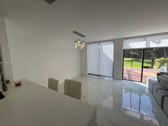 9729 Costa del Sol Blvd in Doral, FL - Building Photo - Building Photo