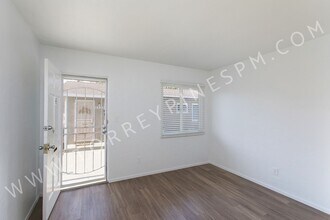 4915 Saratoga Ave in San Diego, CA - Building Photo - Building Photo