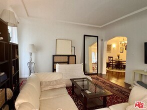 429 N Sierra Bonita Ave in Los Angeles, CA - Building Photo - Building Photo