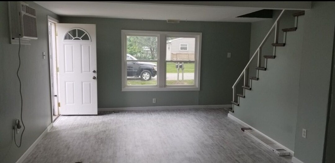 208 Green St, Unit East in Savoy, IL - Building Photo