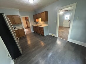 1124 N Cherry St in Ottawa, KS - Building Photo - Building Photo