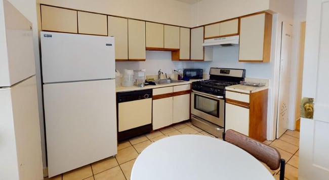 42 Orchard Rd in Brookline, MA - Building Photo - Building Photo