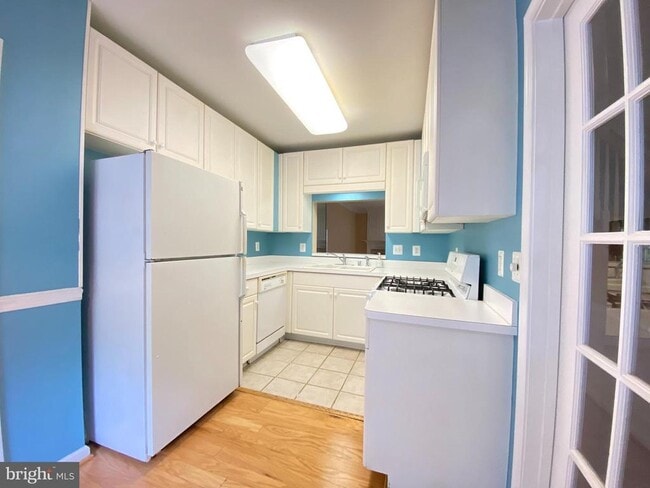 10353 Sager Ave in Fairfax, VA - Building Photo - Building Photo
