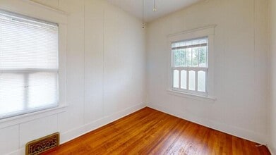 1004 E Ave C in Bismarck, ND - Building Photo - Building Photo