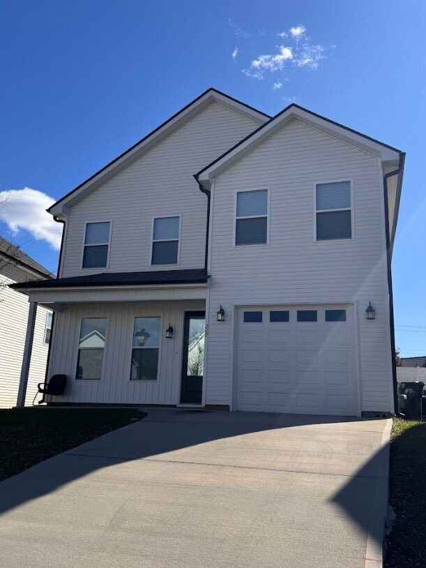 207 Clarus Crk Wy in Travelers Rest, SC - Foto de edificio - Building Photo