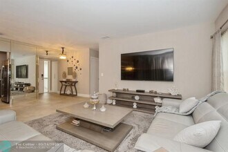 4485 Carambola Cir N in Coconut Creek, FL - Foto de edificio - Building Photo