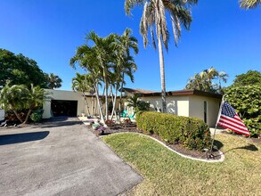 3950 Estero Bay Ln in Naples, FL - Building Photo - Building Photo