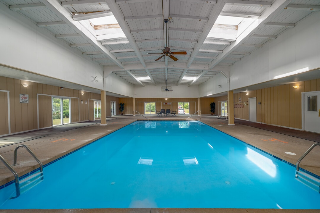 Deer Creek Apartments in Austintown, OH - Building Photo