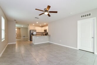 3928 Silverstream Terrace, Unit 402 in Sanford, FL - Foto de edificio - Building Photo