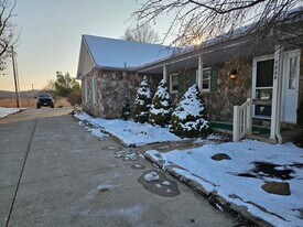 1009 Woodland St SW in Hartville, OH - Building Photo