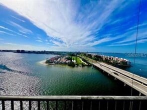 5220 Brittany Dr S in St. Petersburg, FL - Building Photo - Building Photo