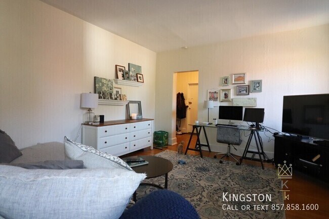 126 Babcock St in Brookline, MA - Building Photo - Building Photo