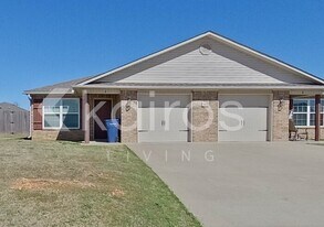 5002 Thomas St in Siloam Springs, AR - Building Photo