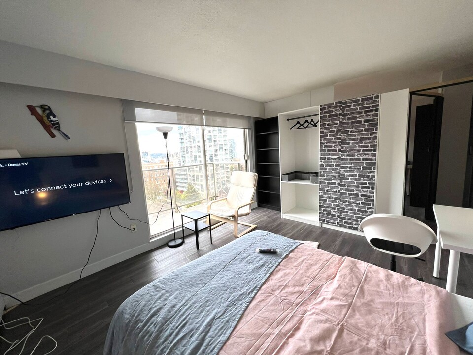 520 Tenth Street in New Westminster, BC - Building Photo