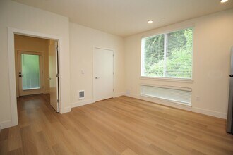 8417 SW 24th Ave in Portland, OR - Building Photo - Building Photo