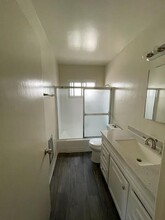 619 S Grevillea Ave, Unit 1 in Inglewood, CA - Building Photo - Building Photo