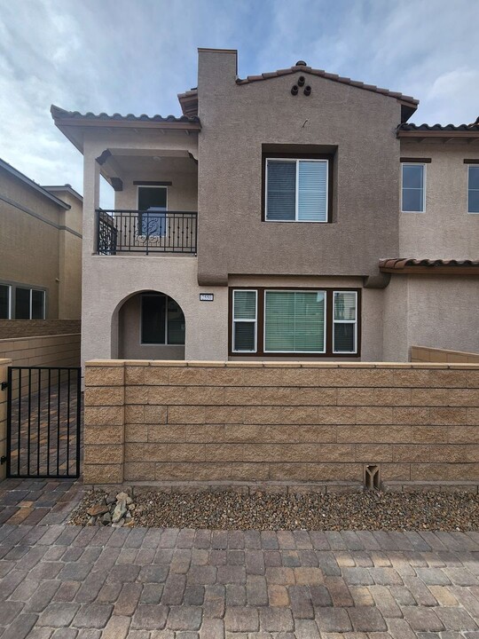 2550 Venetia Pointe St in Henderson, NV - Building Photo