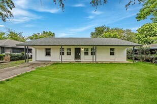 5859 Flamingo Dr in Houston, TX - Building Photo