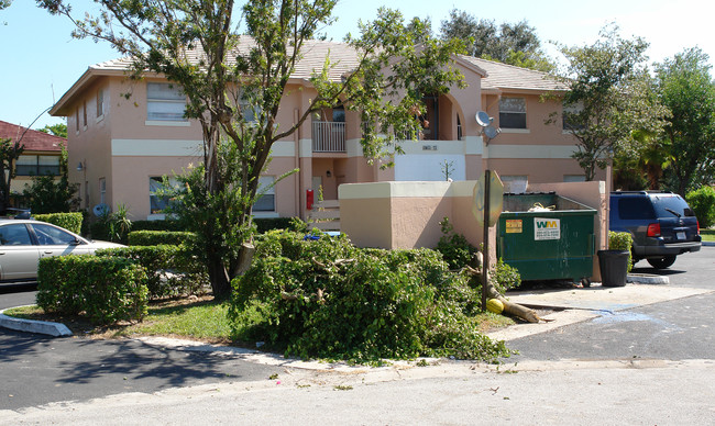 L&P Apartments in Coral Springs, FL - Building Photo - Building Photo