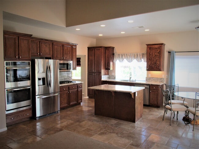 1729 Dancer Pl in Escondido, CA - Building Photo - Building Photo
