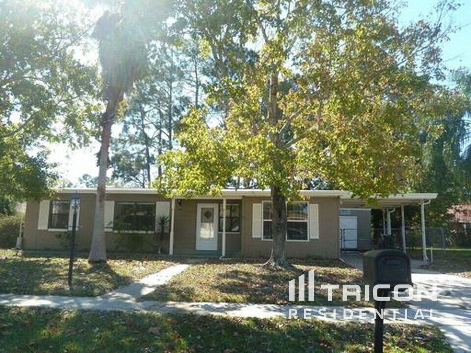 944 Shorecrest Ave in Deltona, FL - Building Photo