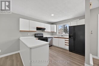 15 Watts Crescent in Collingwood, ON - Building Photo - Building Photo