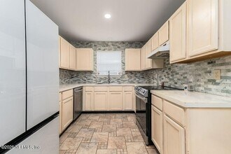 3317 Cancun Dr E in Jacksonville, FL - Building Photo - Building Photo